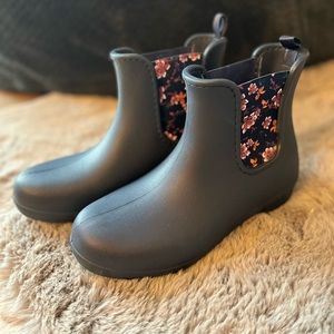 CROCS Women’s Size 8 Dual Comfort Chelsea Navy Blue with Floral Print Rain Boots